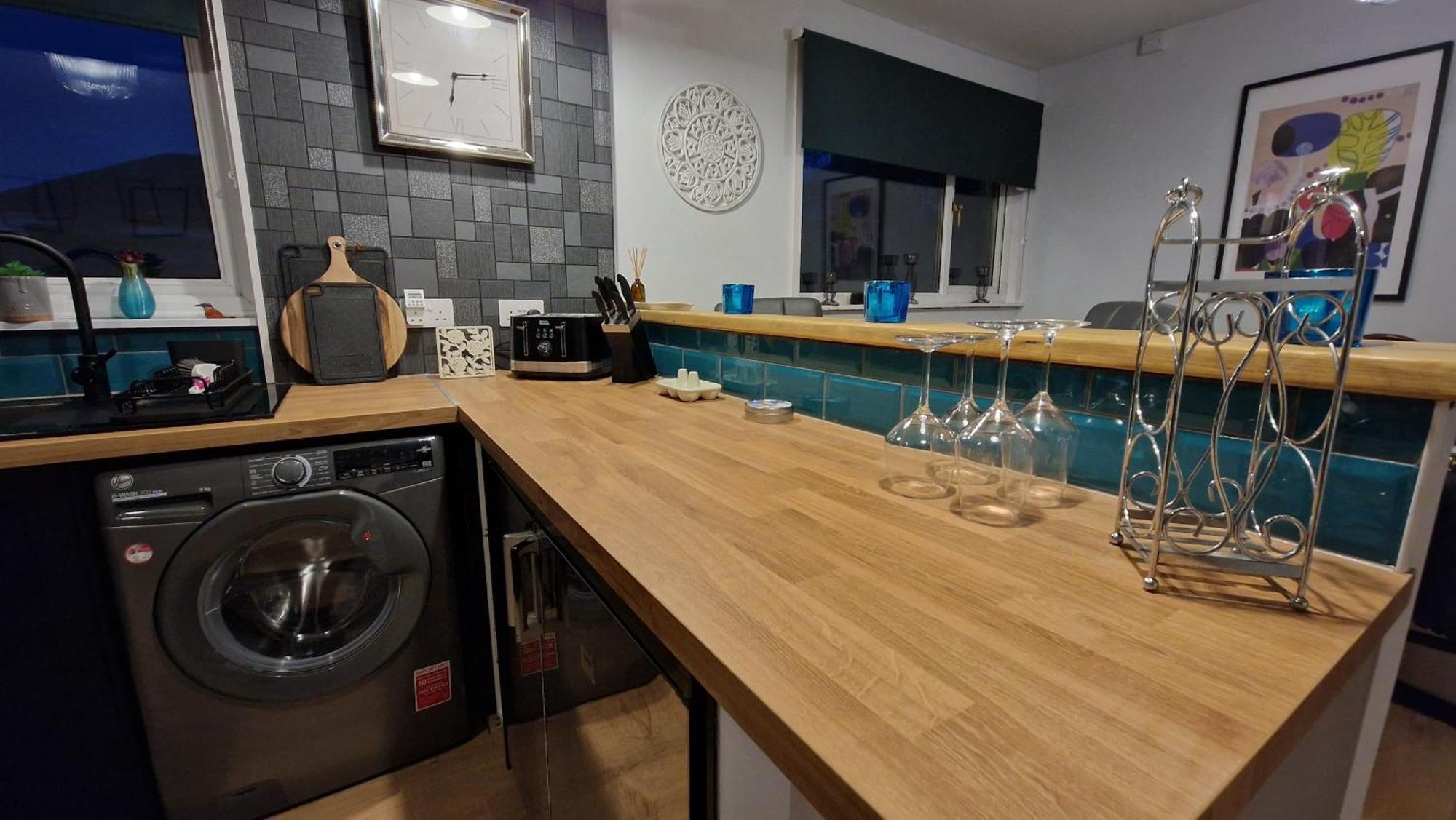 175 On Clyde - Spacious & Cosy Cedar Wood Bungalow へレンズバラ エクステリア 写真